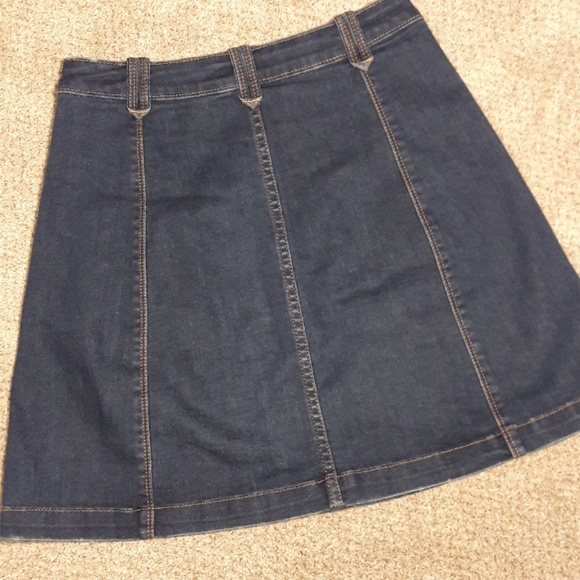 Bebe Dark Wash Denim Jean Mini Skirt, Size 6 - Picture 5 of 6